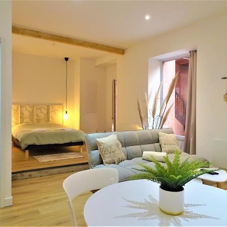 Sublime Cocon: Intimate Retreat Near Place Nationale Apartment Montauban Exterior photo
